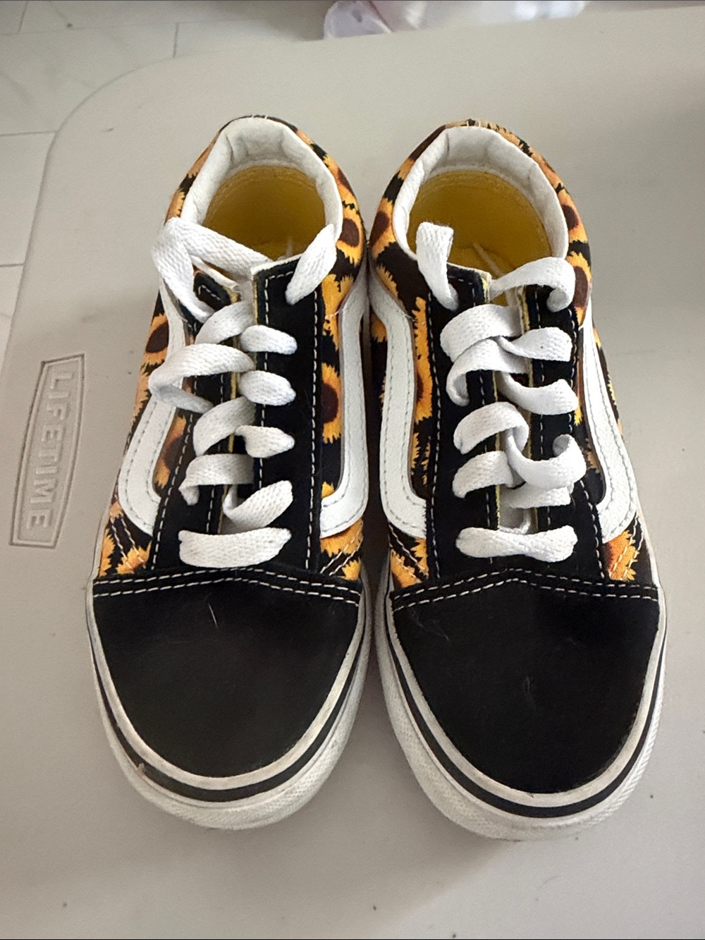 Vans Kids Low-Top Sneakers in Black & Yellow Leopard